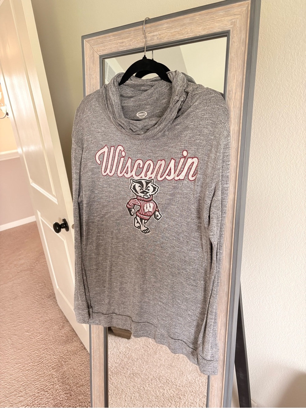 Wisconsin Gray Pullover Hoodie Sweatshirt